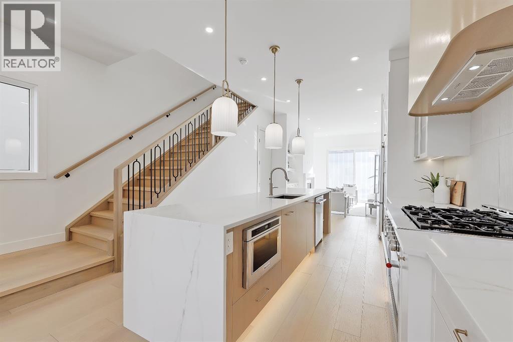 Duplex for Sale in 417 22 Avenue NW|Calgary, Alberta T2M1N4 3