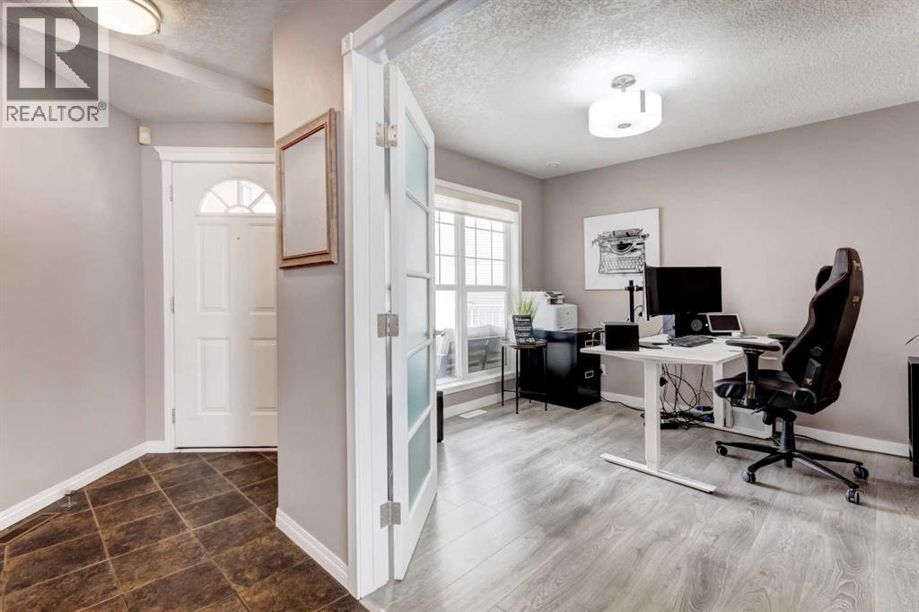 House for Sale in 226 Cougarstone Gardens SW|Calgary, Alberta T3H4W6 3