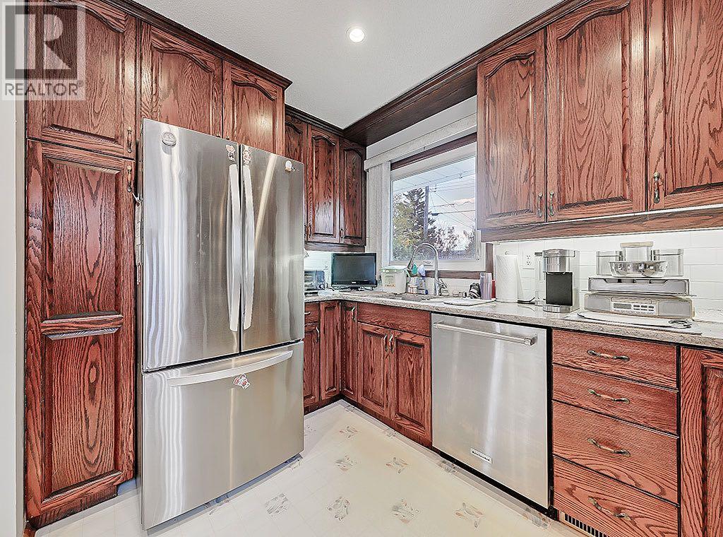 House for Sale in 9432 Almond Crescent SE|Calgary, Alberta T2J1B6 4