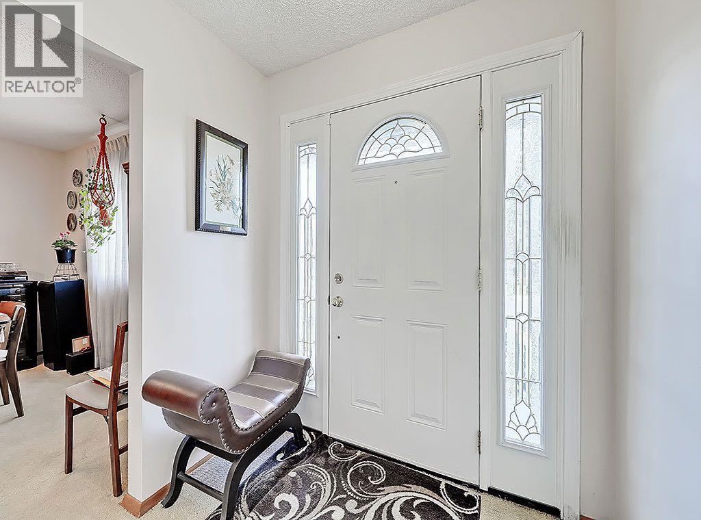 House for Sale in 9432 Almond Crescent SE|Calgary, Alberta T2J1B6 2