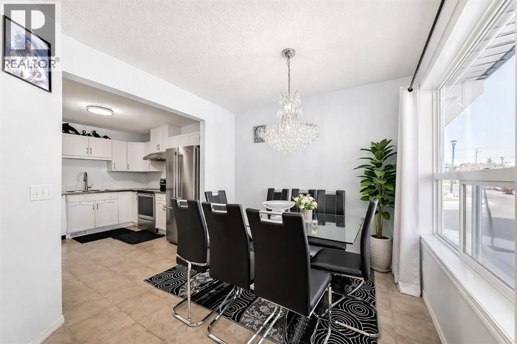 Row / Townhouse for Sale in 115 Saddlebrook Point NE|Calgary, Alberta T3J0K3 3