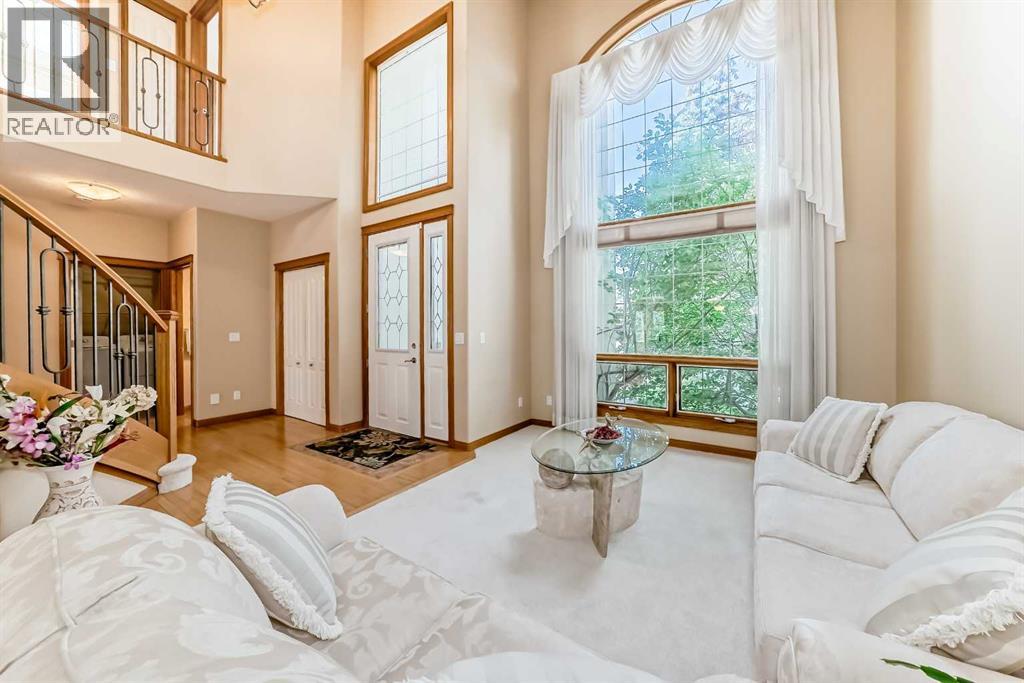 House for Sale in 40 Royal Highland Court NW|Calgary, Alberta T3G4Y2 3