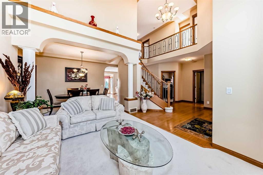 House for Sale in 40 Royal Highland Court NW|Calgary, Alberta T3G4Y2 4