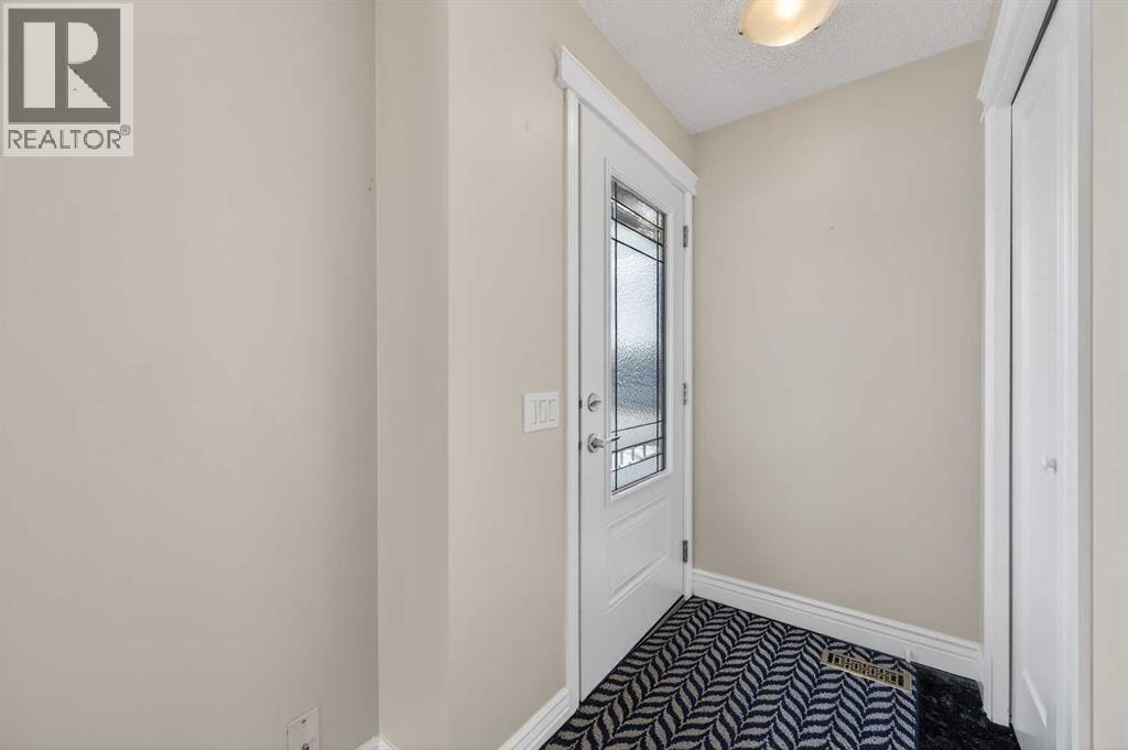 House for Sale in 132 Erin Grove Close SE|Calgary, Alberta T2B2T4 2