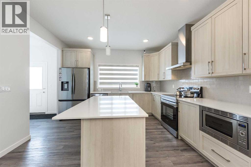 House for Sale in 399 Magnolia Drive SE|Calgary, Alberta T3M3M4 4