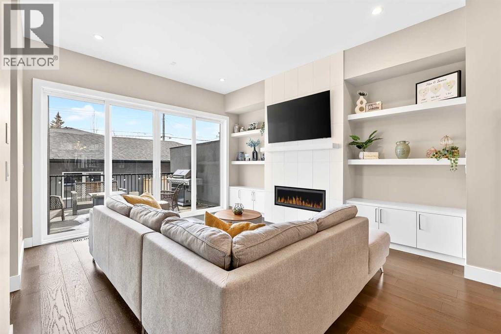 Duplex for Sale in 3736 44 Street SW|Calgary, Alberta T3E3S2 2