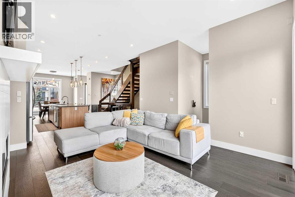 Duplex for Sale in 3736 44 Street SW|Calgary, Alberta T3E3S2 4