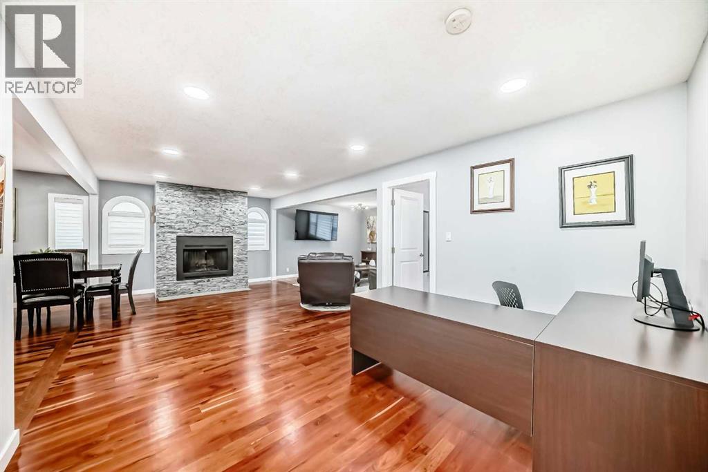 House for Sale in 5135 48 Street NW|Calgary, Alberta T3A0T2 4