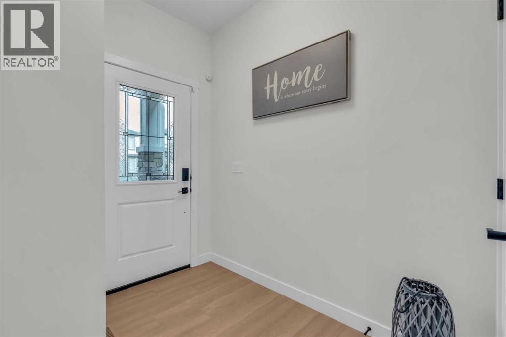 House for Sale in 35 Versant View SW|Calgary, Alberta T2Y0W9 2