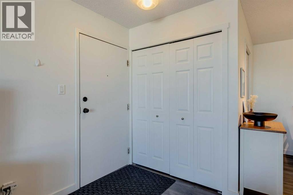 Apartment for Sale in 724, 6400 Coach Hill Road SW|Calgary, Alberta T3H1B8 2