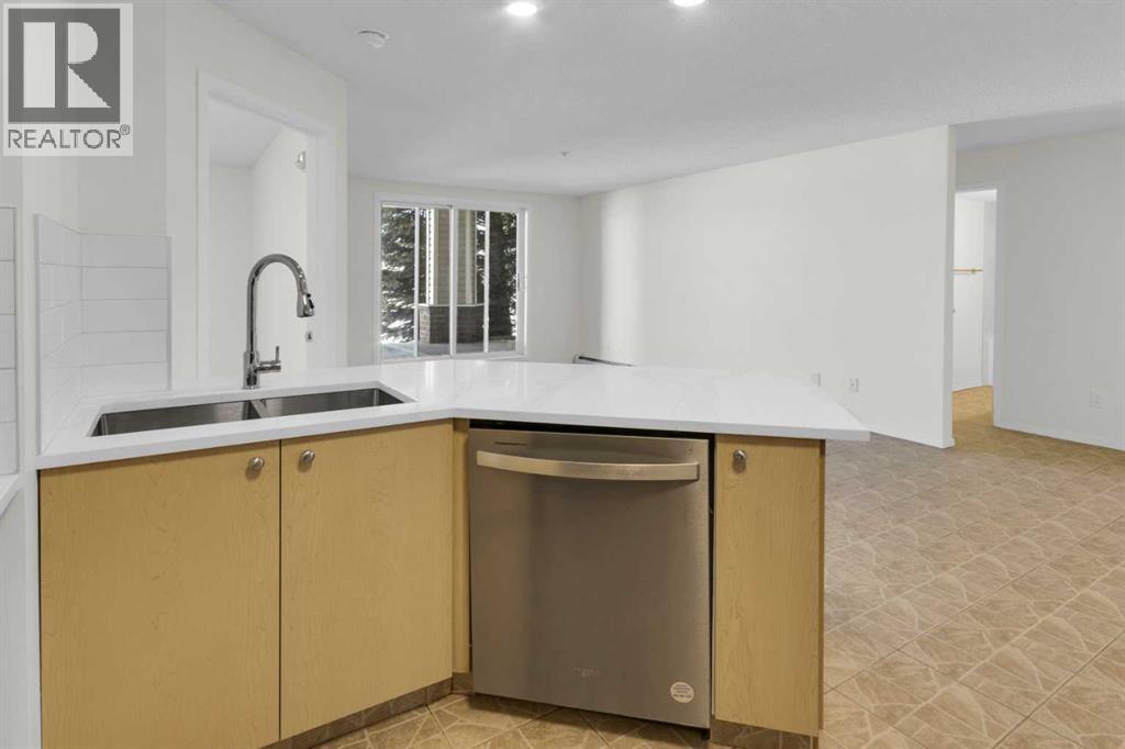 Apartment for Sale in 104, 16 Country Village Bay NE|Calgary, Alberta T3K5Y9 4