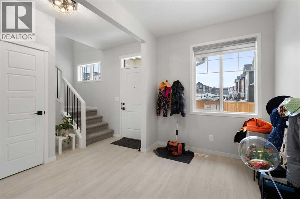 House for Sale in 22 Edith Manor NW|Calgary, Alberta T3R1Y7 4