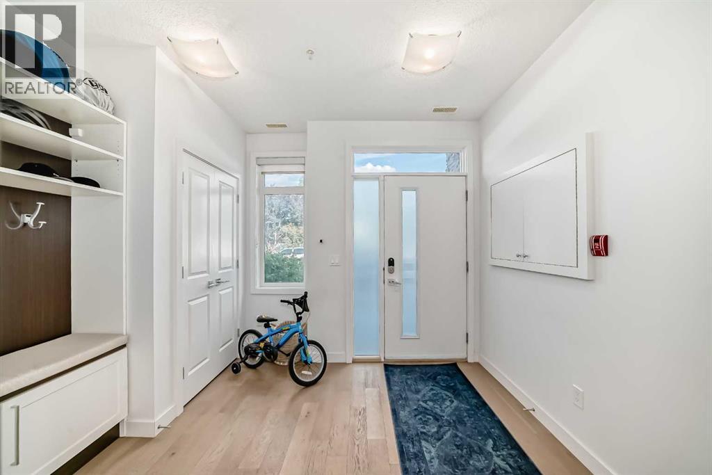 Row / Townhouse for Sale in 109, 15 Rosscarrock Gate SW|Calgary, Alberta T3C1E6 5