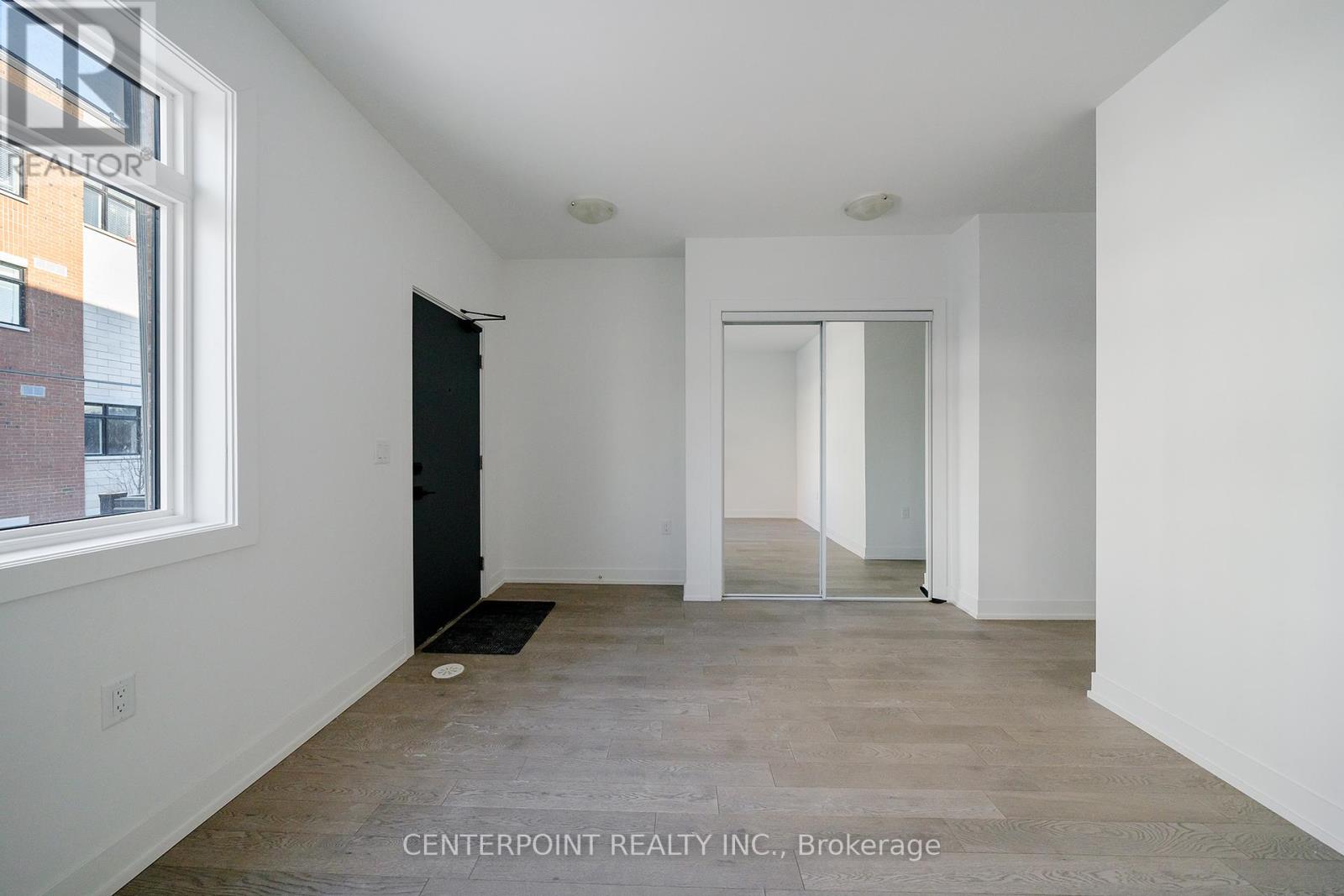 Row / Townhouse for Sale in 125 - 1062 DOUGLAS MCCURDY COMMON|Mississauga (Lakeview), Ontario L5G0C6 2