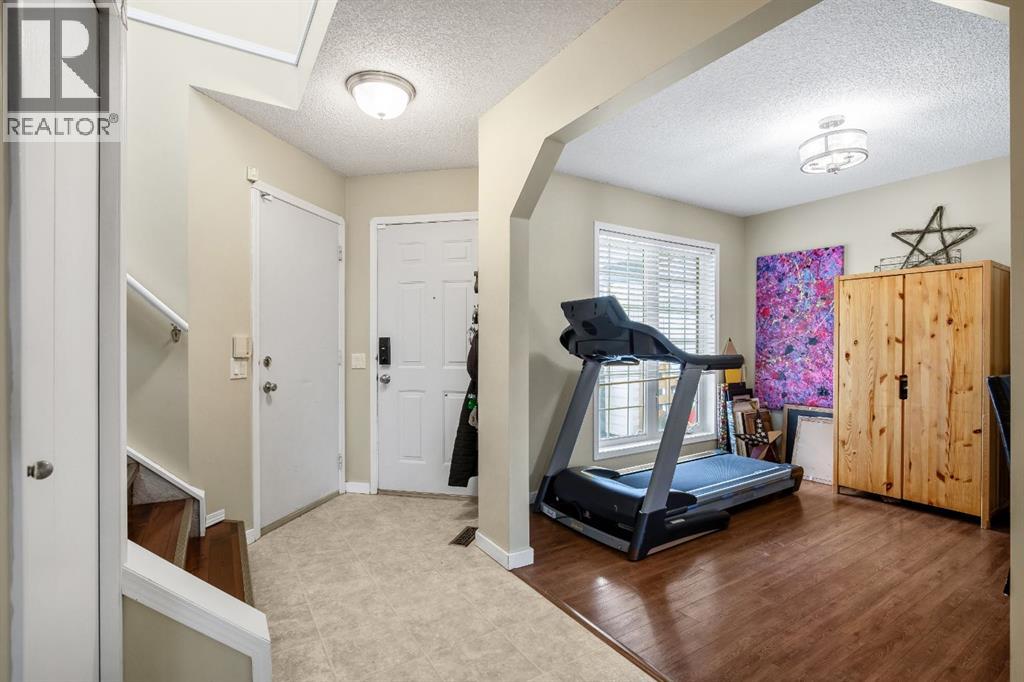 House for Sale in 42 Douglas Glen Green SE|Calgary, Alberta T2Z2N1 5