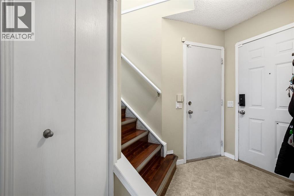 House for Sale in 42 Douglas Glen Green SE|Calgary, Alberta T2Z2N1 4