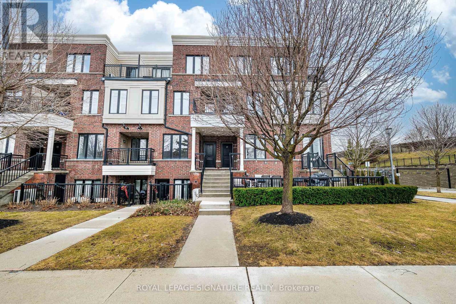 Row / Townhouse for Sale in 27 - 120 TWENTY FOURTH STREET|Toronto (Long Branch), Ontario M8V0B9