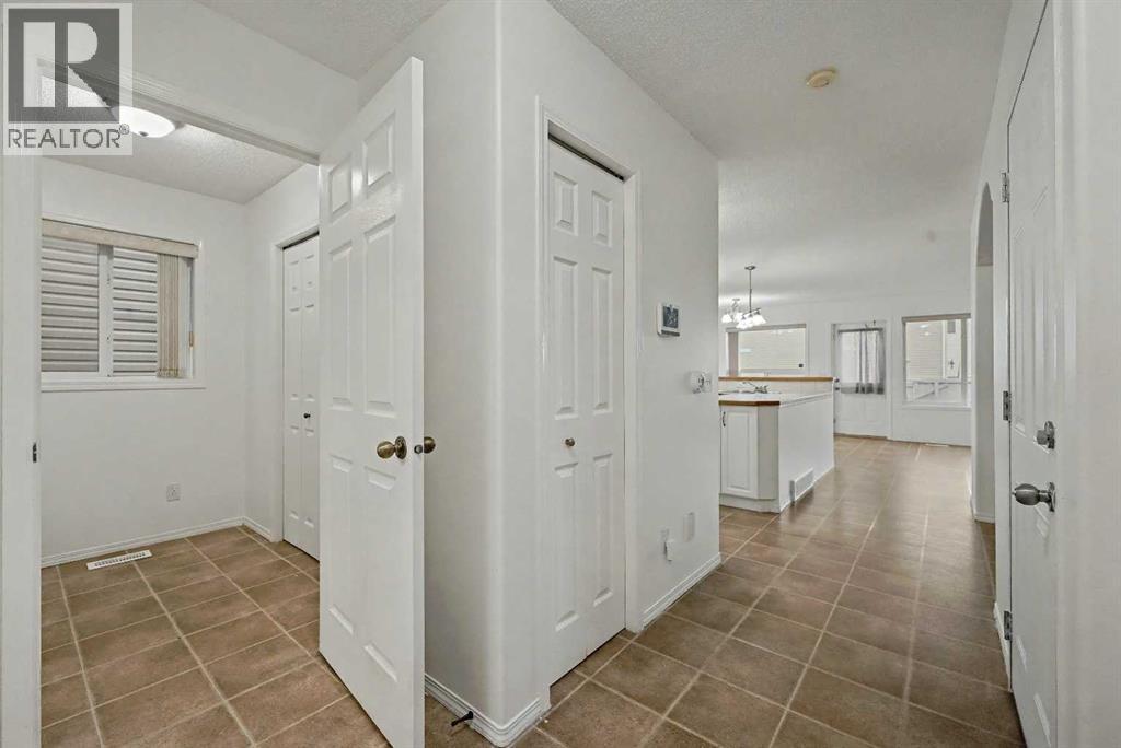 House for Sale in 12 Tarawood Grove NE|Calgary, Alberta T3J5A7 4