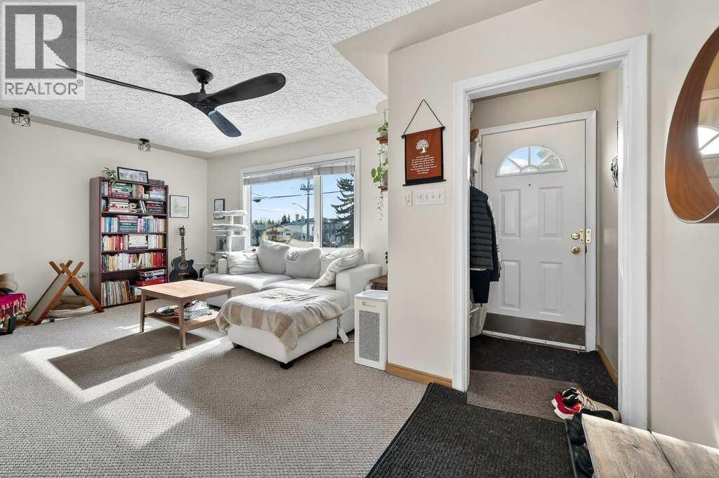 House for Sale in 136 32 Avenue NE|Calgary, Alberta T2E2G5 5