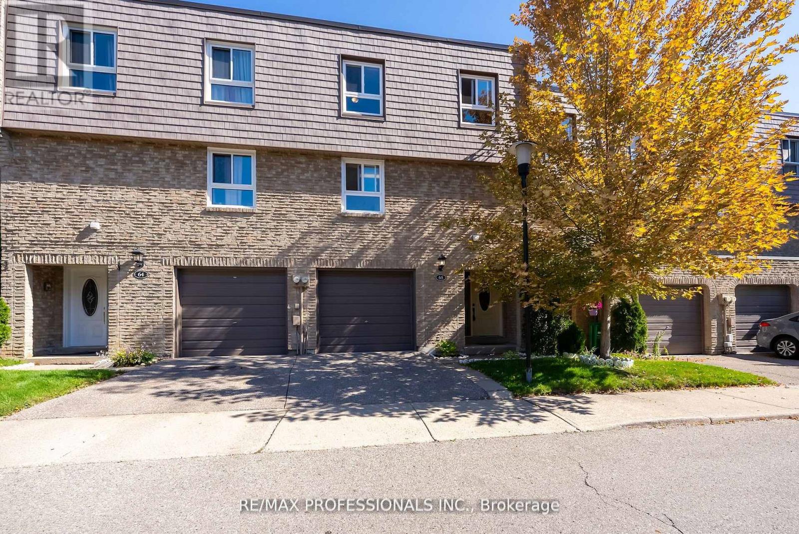 Row / Townhouse for Sale in 65 - 405 HYACINTHE BOULEVARD|Mississauga (Mississauga Valleys), Ontario L5A3N1