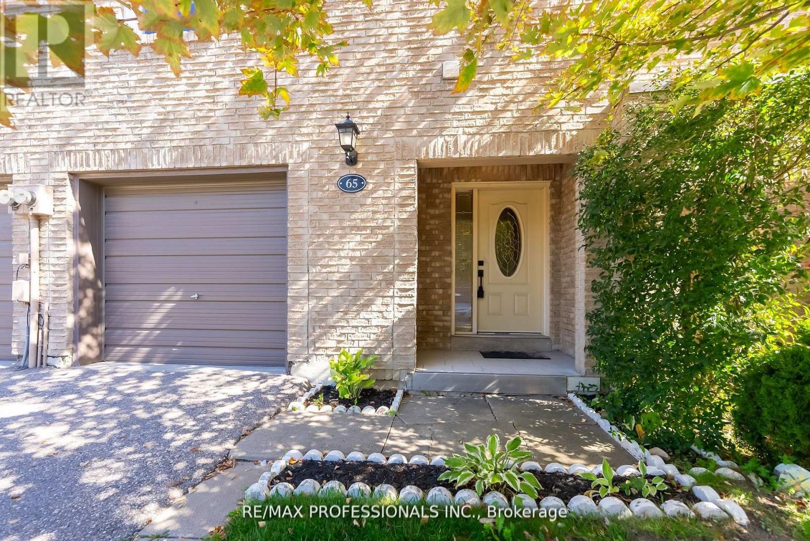 Row / Townhouse for Sale in 65 - 405 HYACINTHE BOULEVARD|Mississauga (Mississauga Valleys), Ontario L5A3N1 2