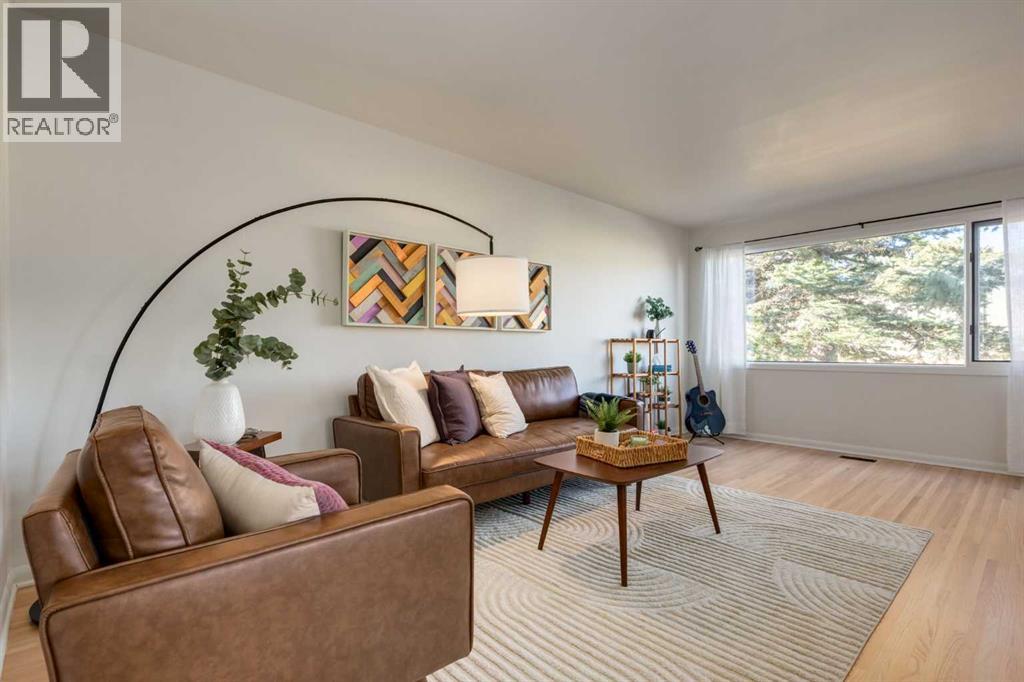 Duplex for Sale in 126 Winston Drive SW|Calgary, Alberta T3C2P9 3