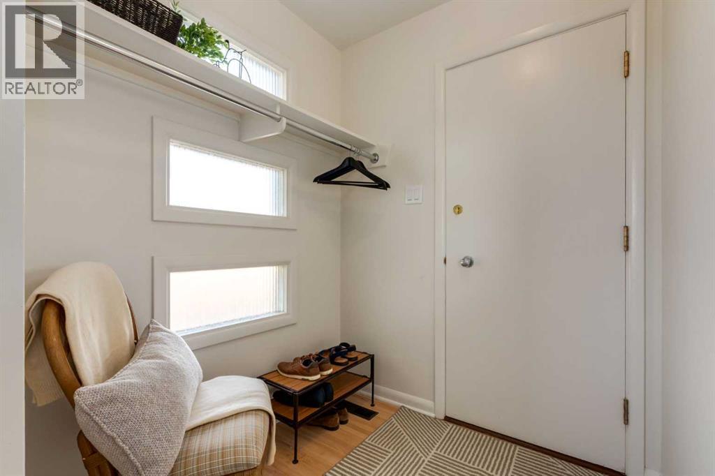 Duplex for Sale in 126 Winston Drive SW|Calgary, Alberta T3C2P9 2