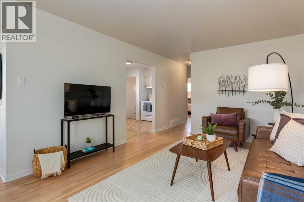 Duplex for Sale in 126 Winston Drive SW|Calgary, Alberta T3C2P9 5