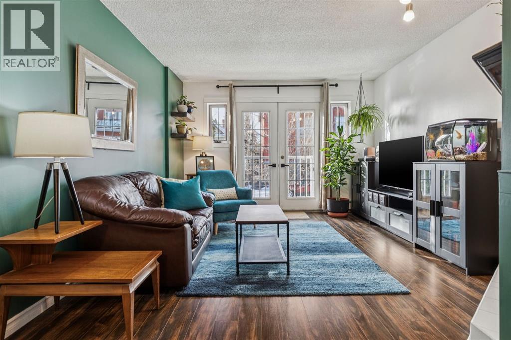 Row / Townhouse for Sale in 1, 124 19 Avenue NE|Calgary, Alberta T2E1N8 5