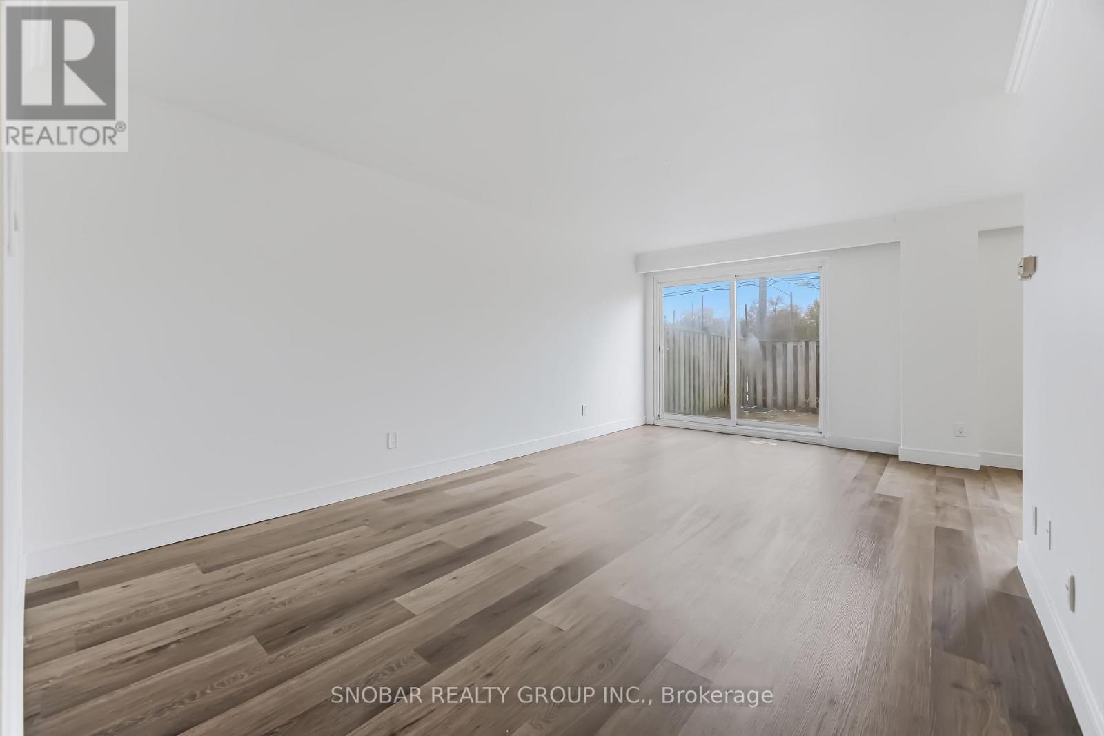 Row / Townhouse for Sale in 11 - 3308 THE CREDIT WOODLANDS|Mississauga (Erindale), Ontario L5C2J8 3