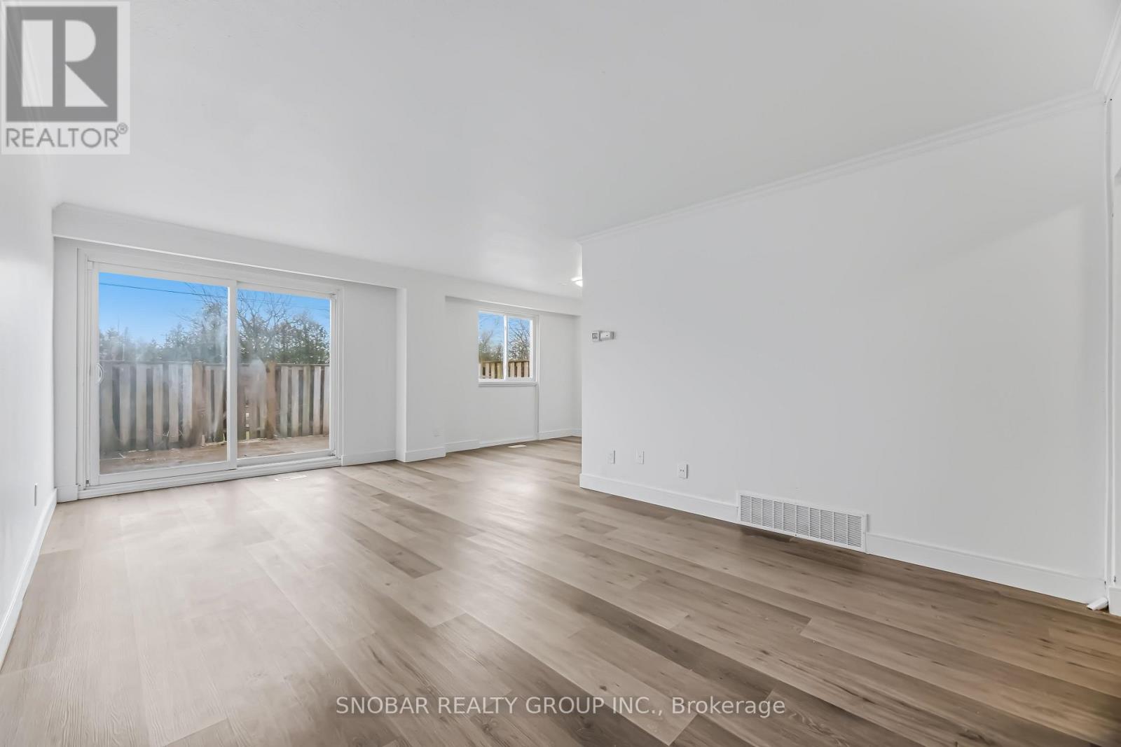 Row / Townhouse for Sale in 11 - 3308 THE CREDIT WOODLANDS|Mississauga (Erindale), Ontario L5C2J8 5