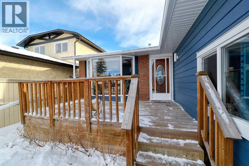 House for Sale in 48 Bernard Way NW|Calgary, Alberta T3K2E9 4