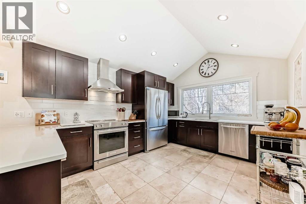 House for Sale in 332 Varsity Close NW|Calgary, Alberta T3B2Z1 4