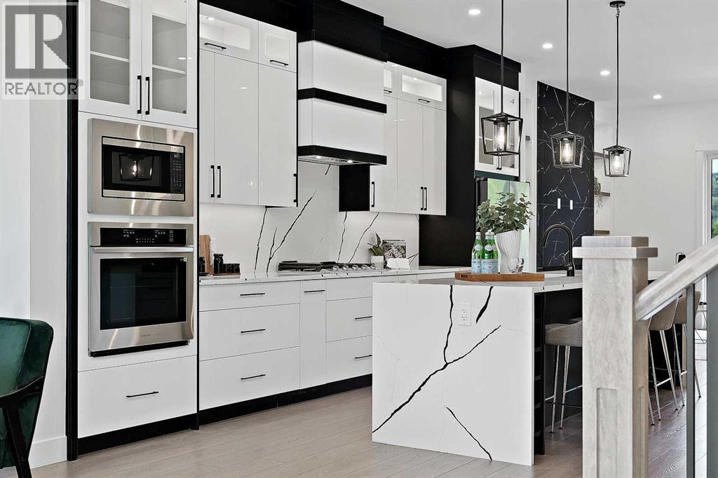 Duplex for Sale in 5011 21 Avenue NW|Calgary, Alberta T3B0X3 5