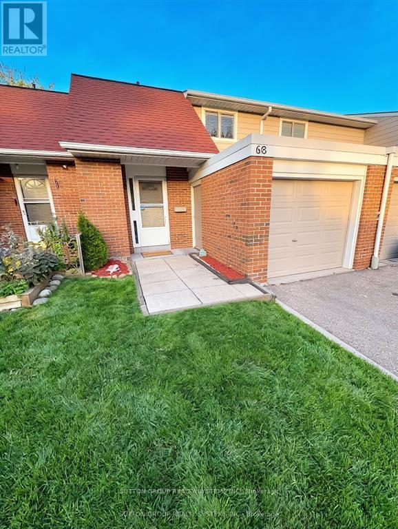 Row / Townhouse for Sale in 68 - 215 MISSISSAUGA VALLEY BOULEVARD|Mississauga (Mississauga Valleys), Ontario L5A1Y7