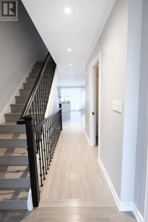 Row / Townhouse for Sale in 68 - 215 MISSISSAUGA VALLEY BOULEVARD|Mississauga (Mississauga Valleys), Ontario L5A1Y7 2