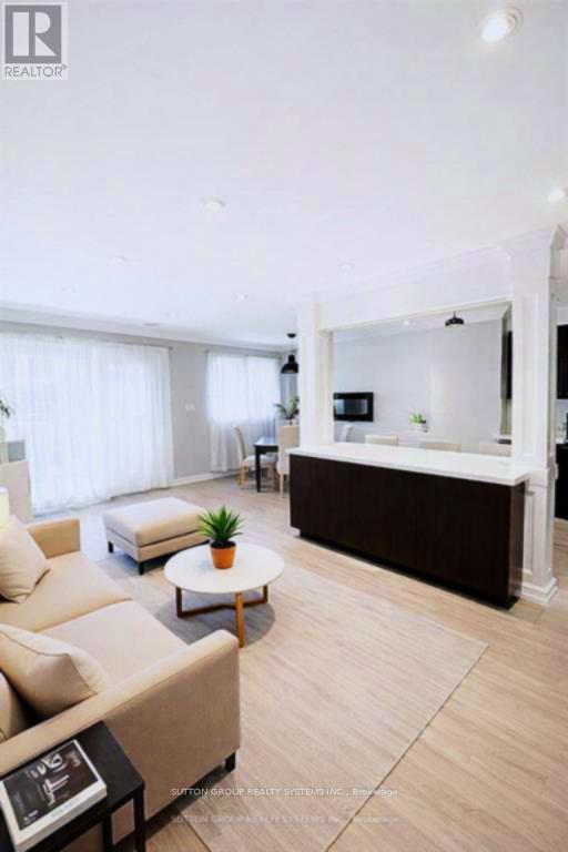 Row / Townhouse for Sale in 68 - 215 MISSISSAUGA VALLEY BOULEVARD|Mississauga (Mississauga Valleys), Ontario L5A1Y7 3