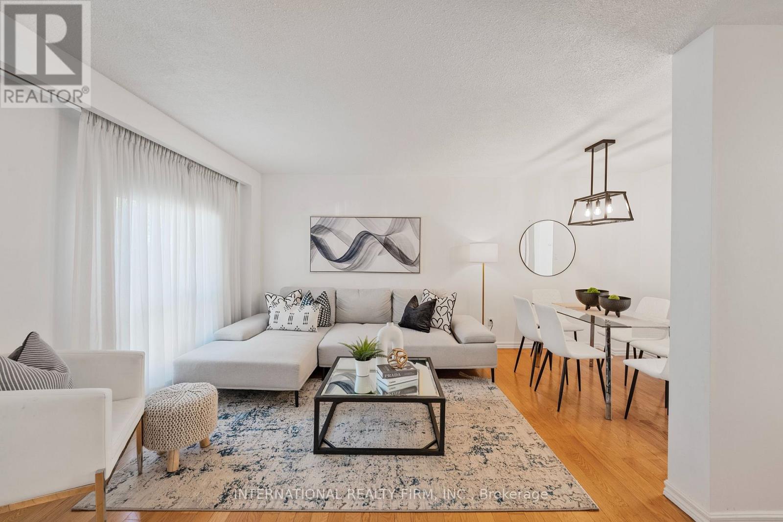 Row / Townhouse for Sale in 14 - 900 DUNDAS STREET W|Mississauga (Erindale), Ontario L5C3B3