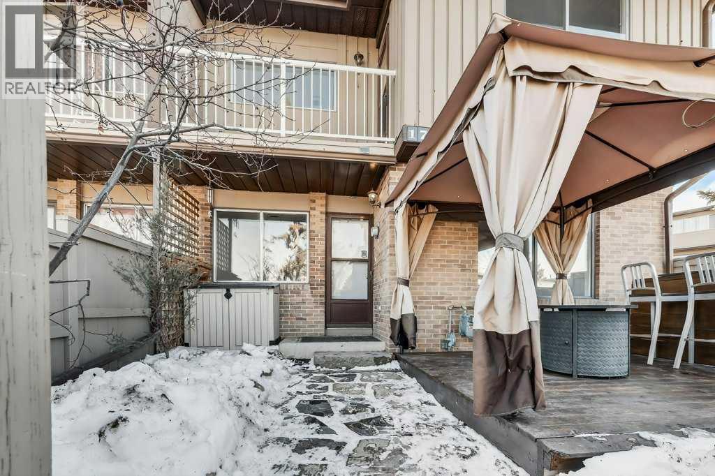 Row / Townhouse for Sale in 17, 1055 72 Avenue NW|Calgary, Alberta T2K5S4 2