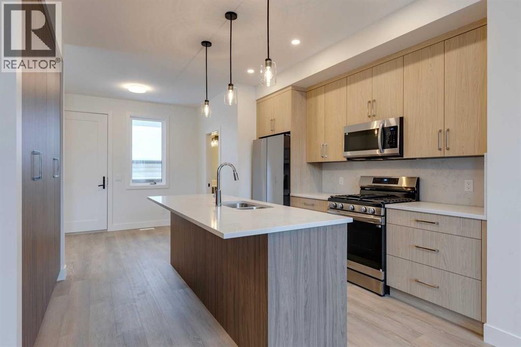 Row / Townhouse for Sale in 741 21 Avenue NW|Calgary, Alberta T2M1K2 5