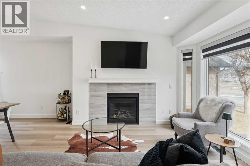 House for Sale in 194 Martinglen Way NE|Calgary, Alberta T3J3L1 4