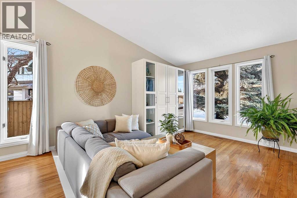 House for Sale in 256 Sunmills Place SE|Calgary, Alberta T2X2P2 5