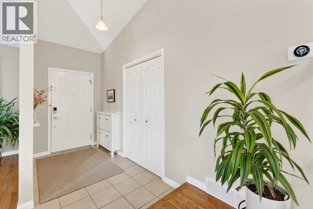 House for Sale in 256 Sunmills Place SE|Calgary, Alberta T2X2P2 4