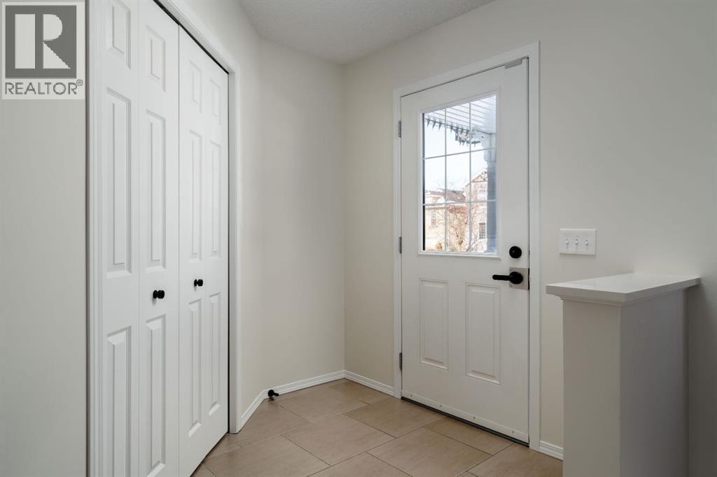 House for Sale in 641 Evermeadow Road SW|Calgary, Alberta T2Y4W8 3