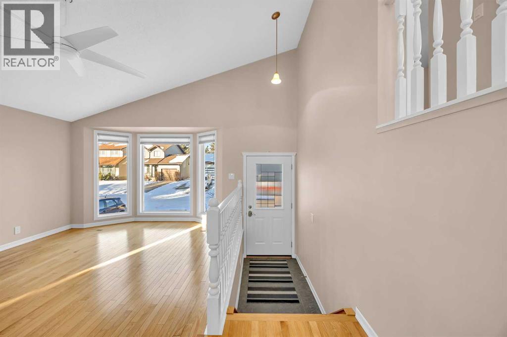 House for Sale in 40 Cedargrove Way SW|Calgary, Alberta T2W4V1 3