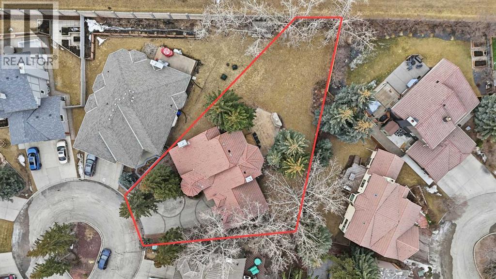 House for Sale in 311 Coach Light Bay SW|Calgary, Alberta T3H1X3 3