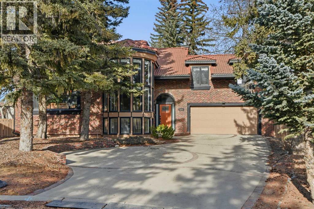 House for Sale in 311 Coach Light Bay SW|Calgary, Alberta T3H1X3 2