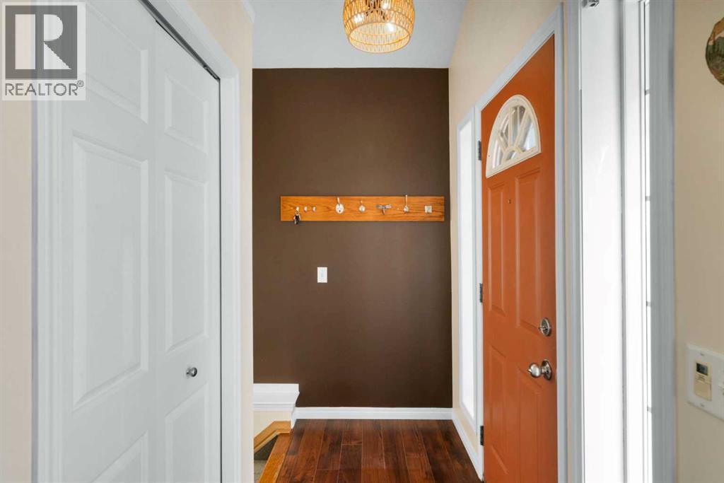 House for Sale in 268 Mt Aberdeen Close SE|Calgary, Alberta T2Z3N3 3