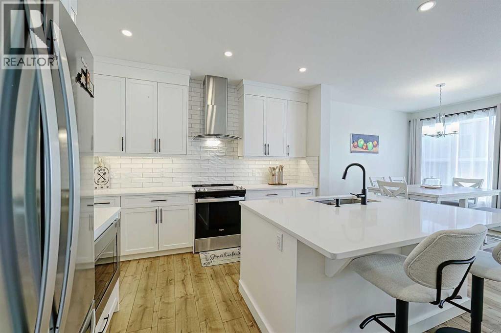 House for Sale in 25 Belmont Green SW|Calgary, Alberta T2X5E3 3