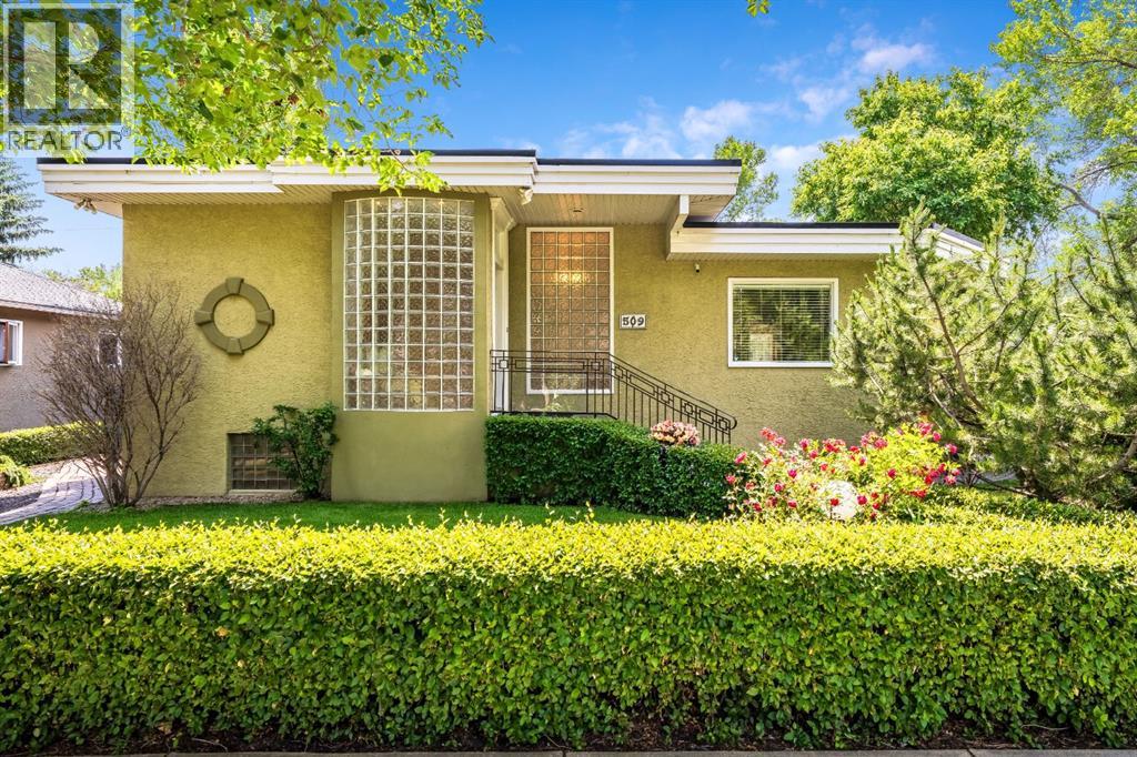 House for Sale in 509 15 Avenue NE|Calgary, Alberta T2E1H7 2